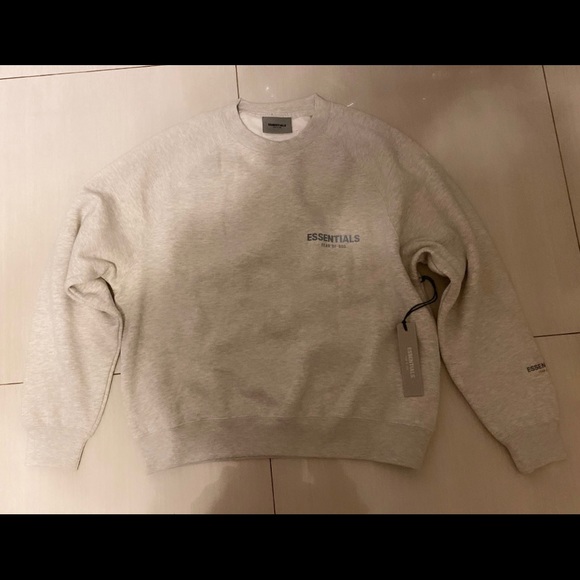 Essentials Clothes - Picture 4 of 5